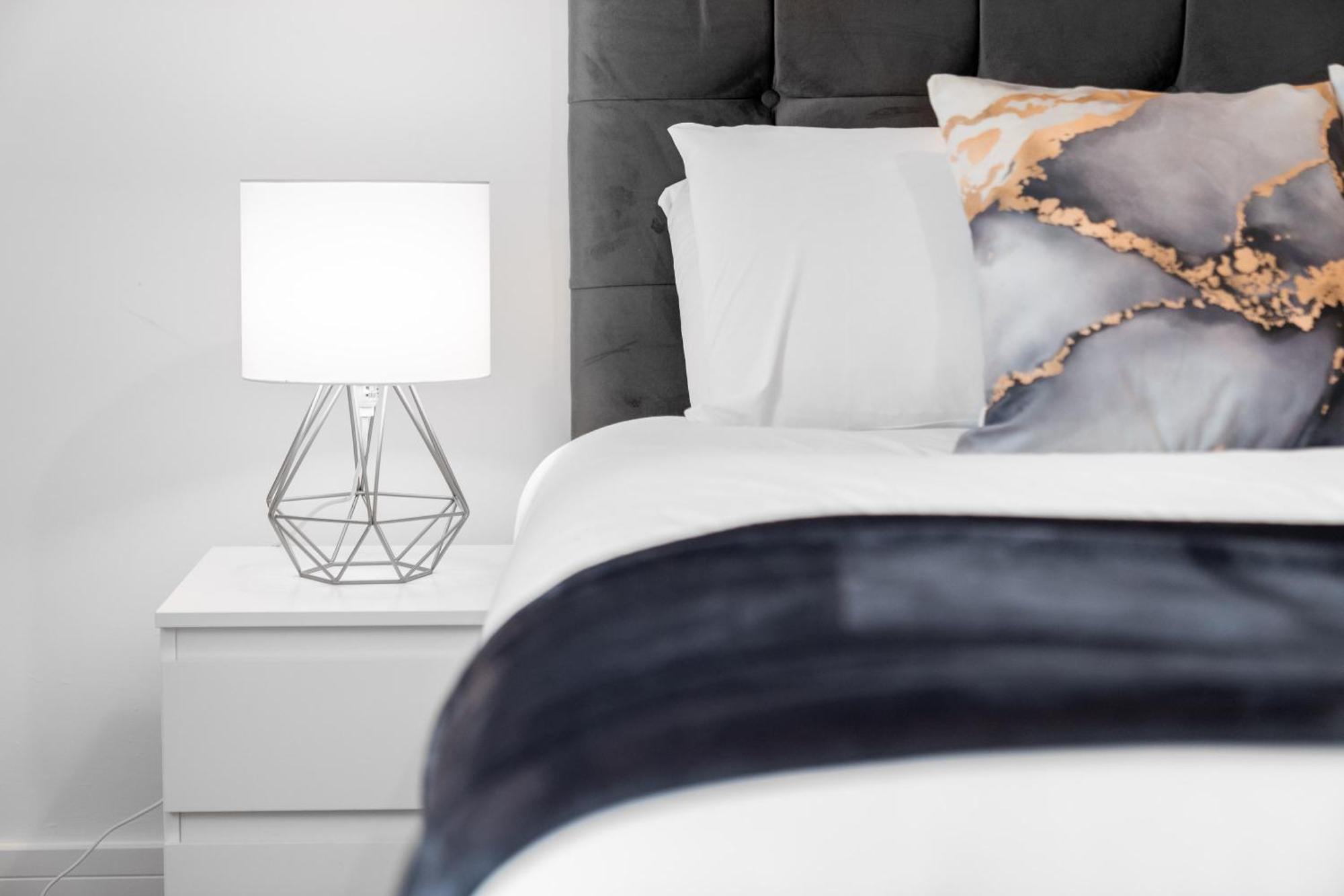 Stylish 2 Bedroom Apartment - Balcony - Secure Parking - Top Rated - 5Mc Birmingham Kültér fotó