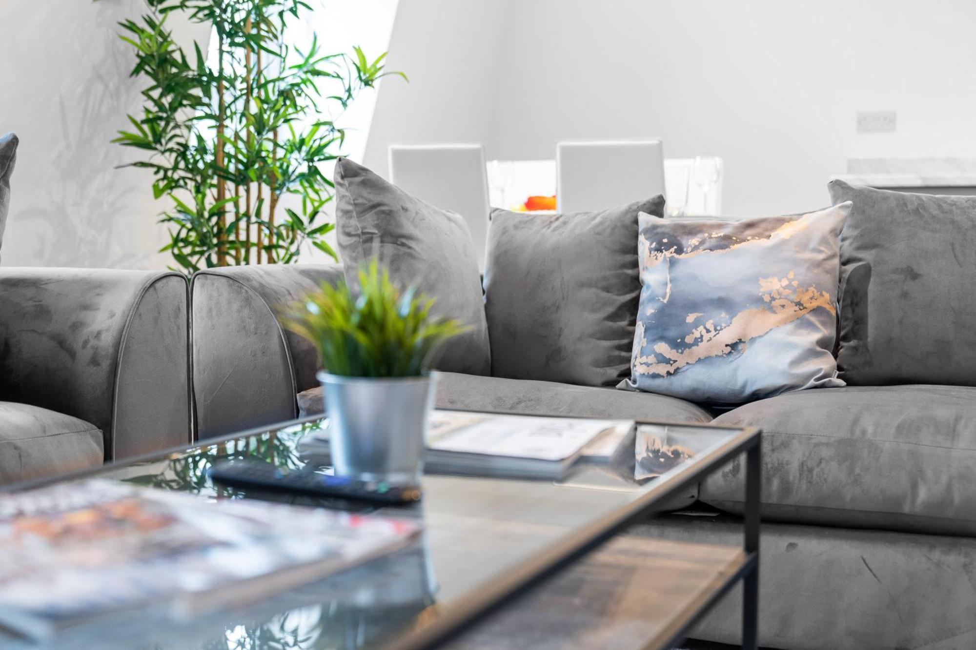 Stylish 2 Bedroom Apartment - Balcony - Secure Parking - Top Rated - 5Mc Birmingham Kültér fotó
