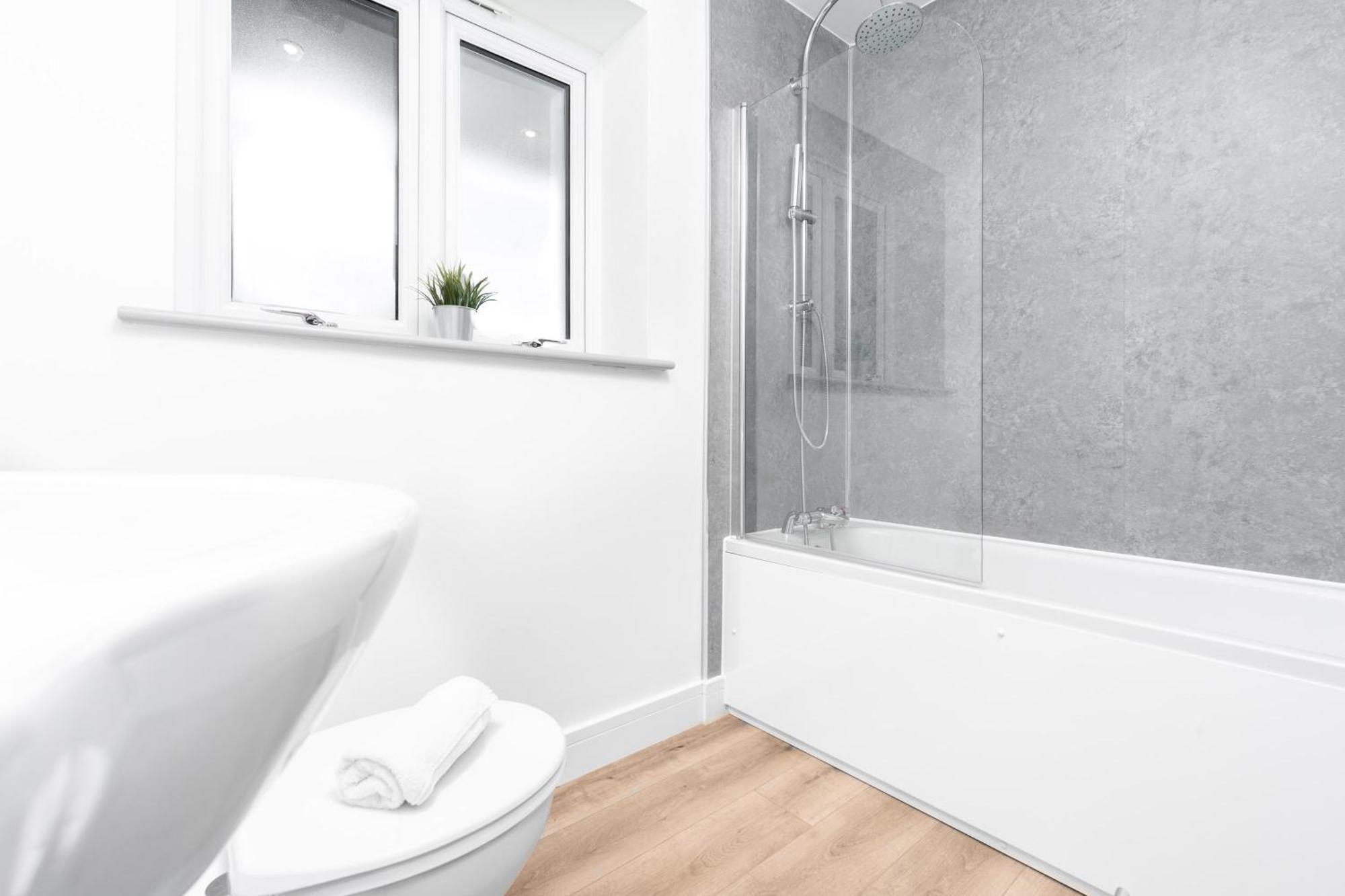Stylish 2 Bedroom Apartment - Balcony - Secure Parking - Top Rated - 5Mc Birmingham Kültér fotó