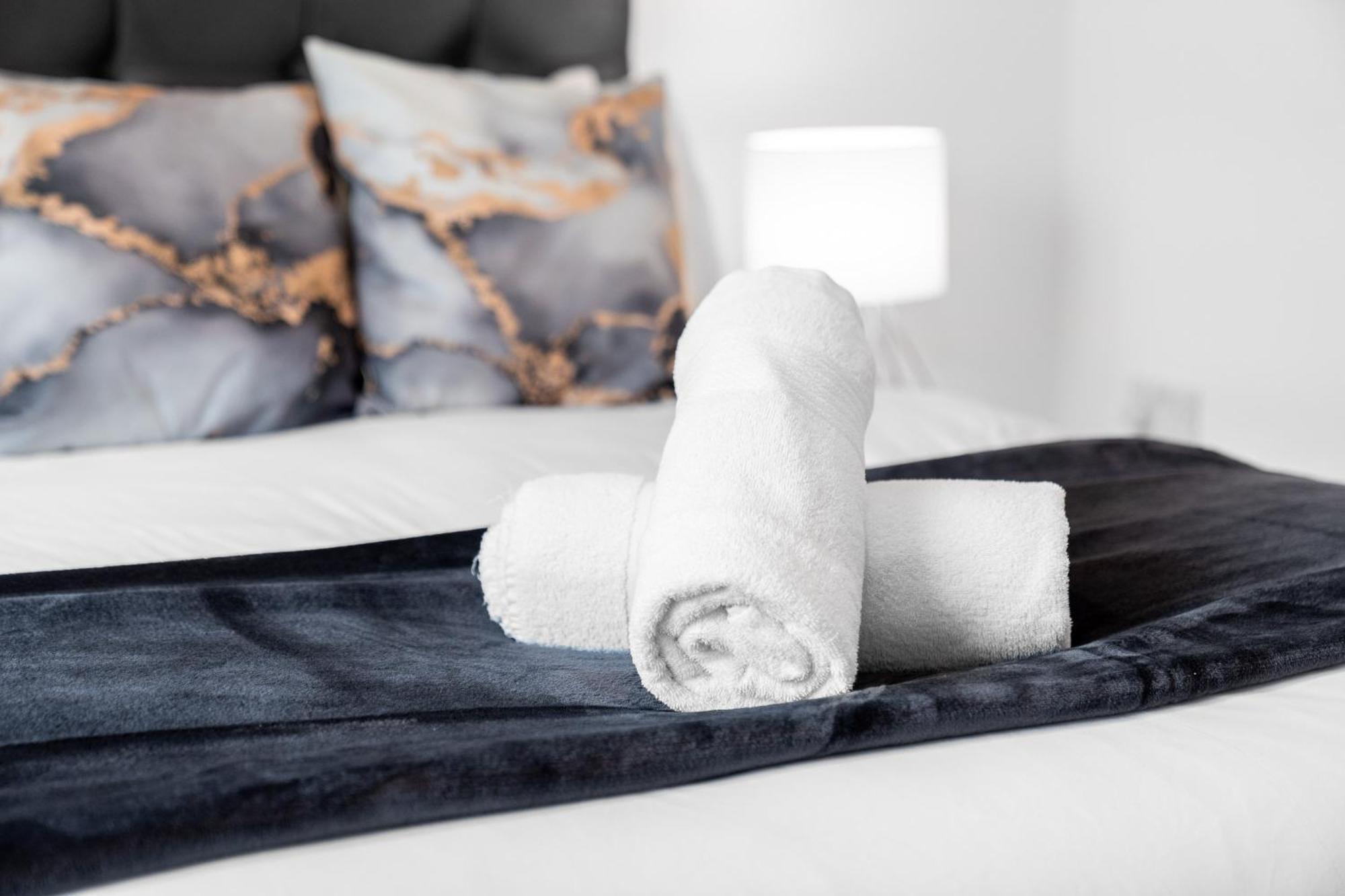 Stylish 2 Bedroom Apartment - Balcony - Secure Parking - Top Rated - 5Mc Birmingham Kültér fotó