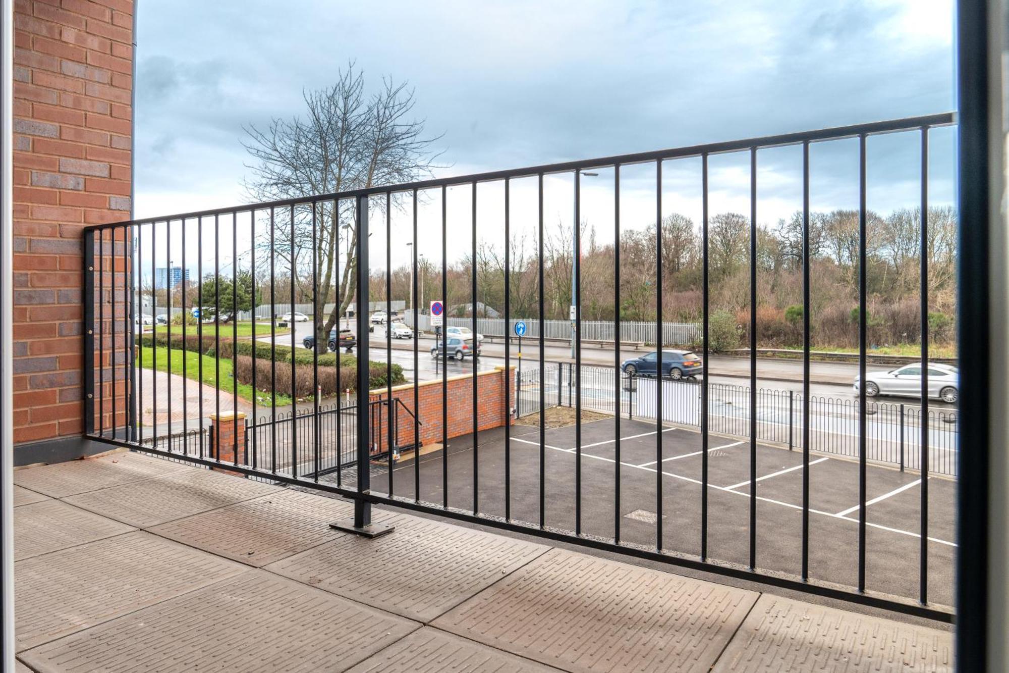 Stylish 2 Bedroom Apartment - Balcony - Secure Parking - Top Rated - 5Mc Birmingham Kültér fotó